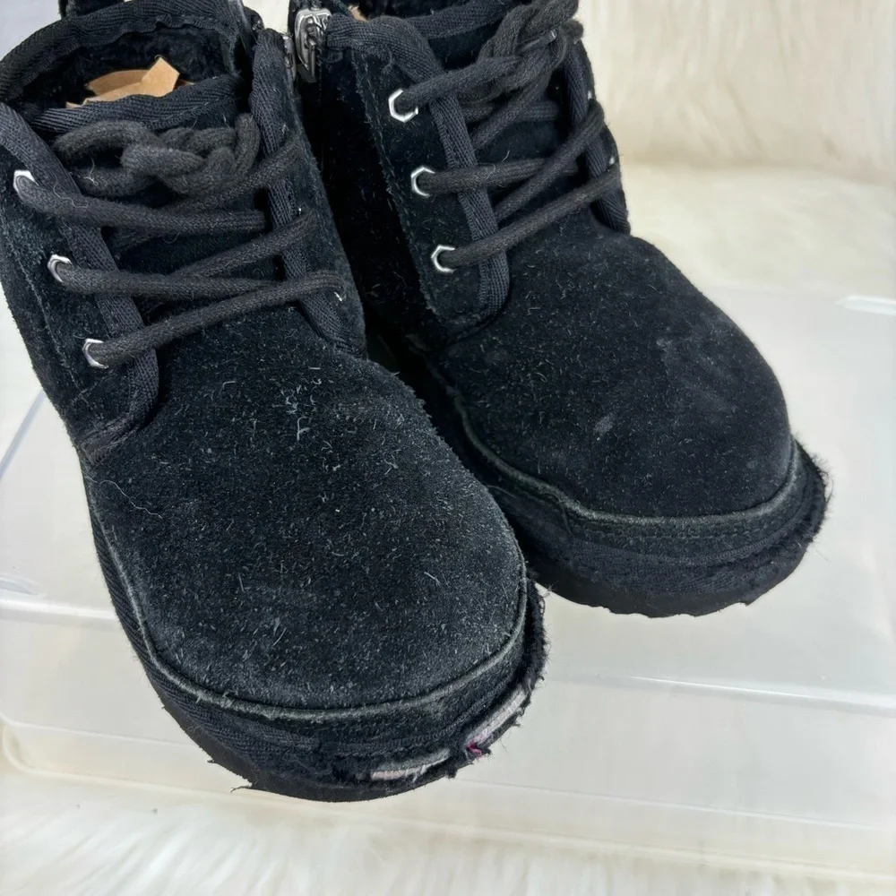 UGG NEUMELL CHUNKY ANKLE KIDS BOOTIES SIZE 12